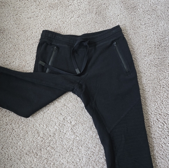 Alo Yoga Womens Urban Moto Sweatpant Joggers Small Black Slim Fit Casua Travel - Picture 4 of 15